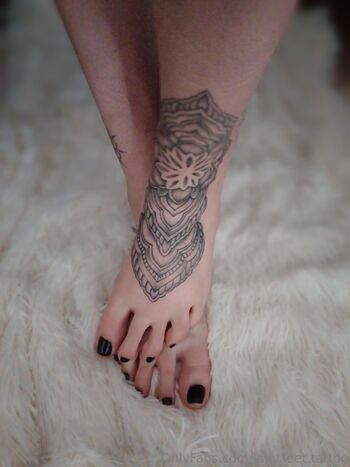 Sophi / lady.feet.tattoo nude photo #24