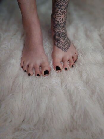Sophi / lady.feet.tattoo nude photo #25