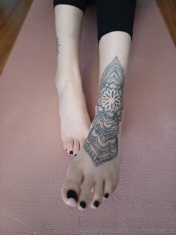 Sophi / lady.feet.tattoo nude photo #29
