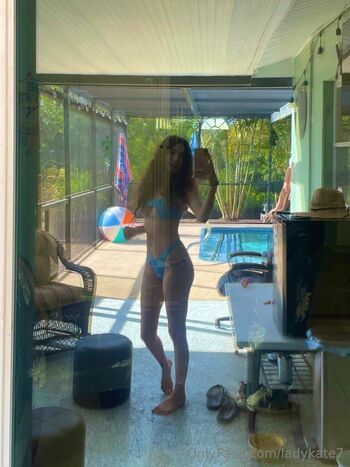 Kat / ladykate7 nude photo #6