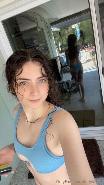 Kat / ladykate7 nude photo #7