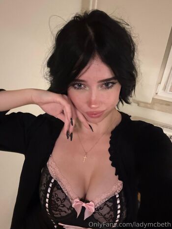 ania / ladymcbcth nude photo #3