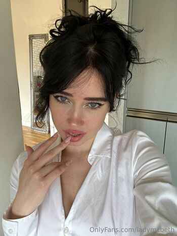 ania / ladymcbcth nude photo #16