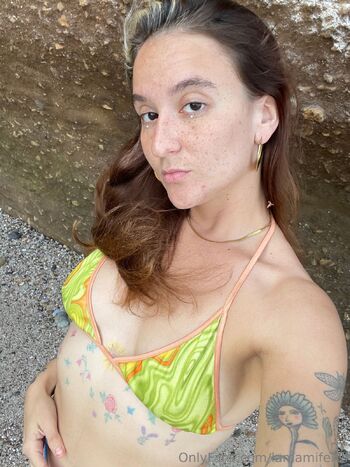 Allegra / lamamifertil nude photo #14