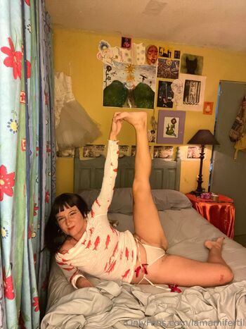 Allegra / lamamifertil nude photo #32