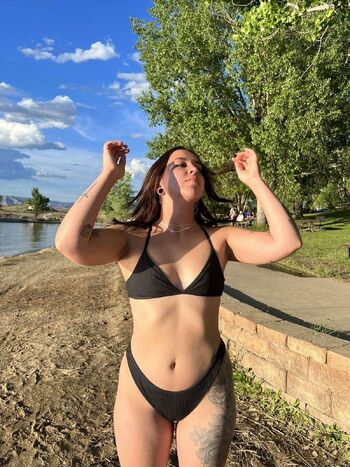 R / lanovacoquine nude photo #1