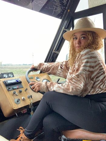 𝐿𝒶𝓇𝒾𝓈𝒶 𝐹𝑜𝓍 𝐻𝑜𝓊𝓈𝑒𝓇 / larisafoxvip nude photo #33