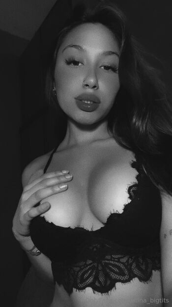 HOT MOMMY ONLINE NOW / latina_bigtits nude photo #6