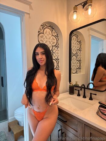 Latinafin / latinafinapapi nude photo #2
