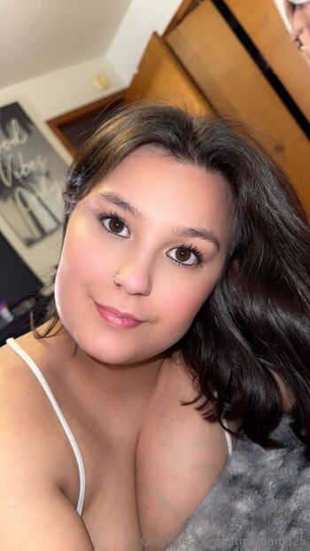 Alli / latinamama25 nude photo #3