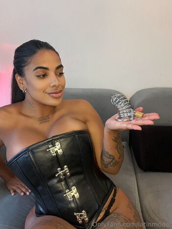 GODDES LUCIANA / latinmodel nude photo #9