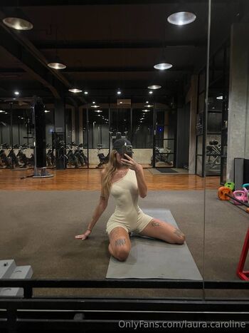 Laura / laura.caroline nude photo #1