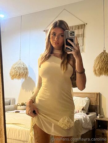 Laura / laura.caroline nude photo #2