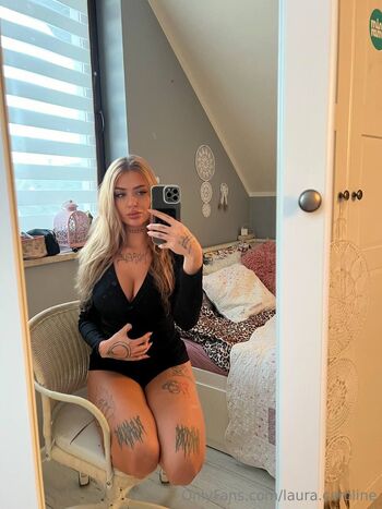 Laura / laura.caroline nude photo #9