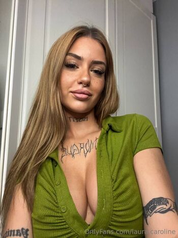 Laura / laura.caroline nude photo #16