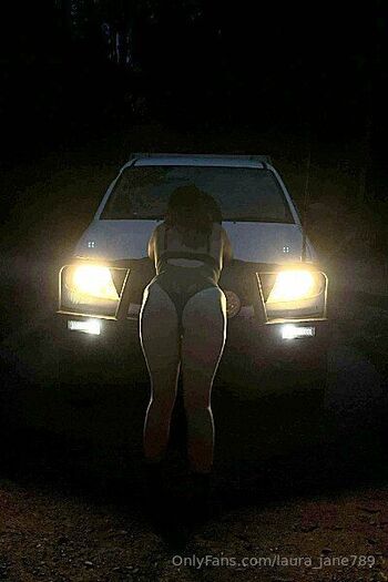 Emaleigh / laura_jane789 nude photo #2