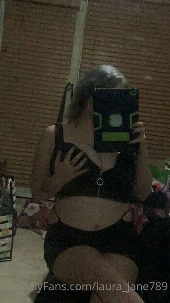Emaleigh / laura_jane789 nude photo #37