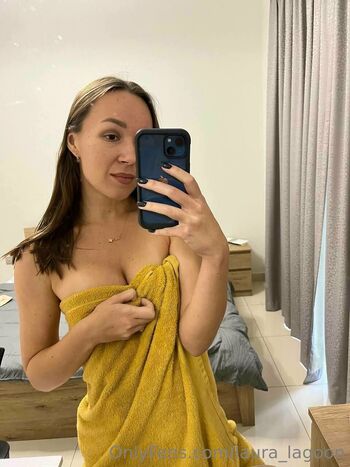 Laur / laura_lagoon nude photo #31