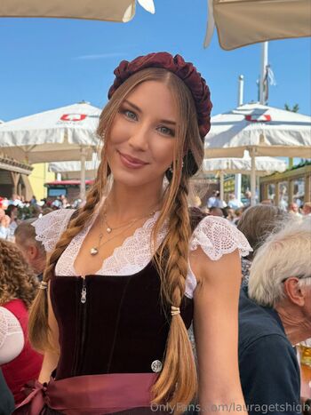 Laura / lauragetshigh nude photo #5