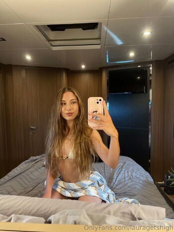Laura / lauragetshigh nude photo #9
