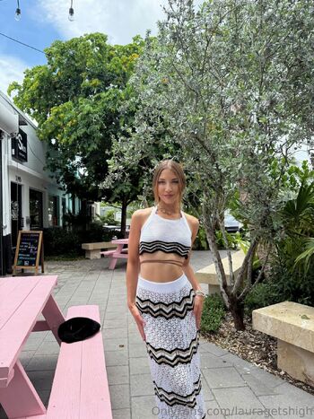 Laura / lauragetshigh nude photo #10