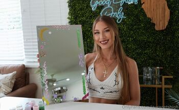 Laura / lauragetshigh nude photo #30