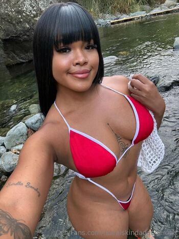 Laura / lauraiskindadangerous nude photo #3