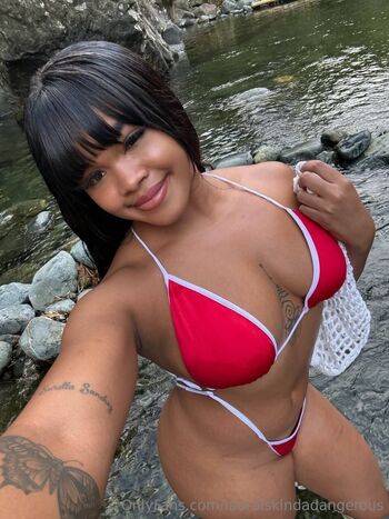 Laura / lauraiskindadangerous nude photo #4