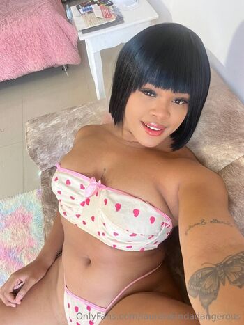 Laura / lauraiskindadangerous nude photo #9