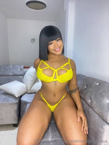 Laura / lauraiskindadangerous nude photo #24