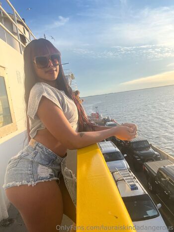 Laura / lauraiskindadangerous nude photo #33