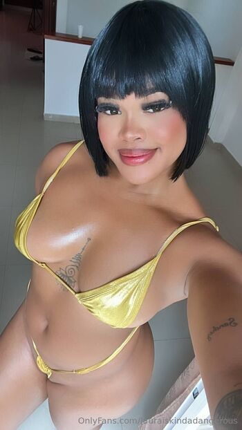 Laura / lauraiskindadangerous nude photo #36