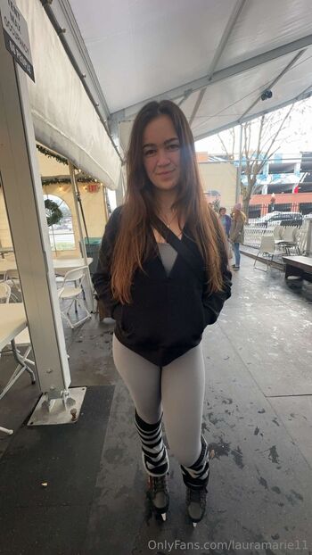 MommyAn / lauramarie11 nude photo #1