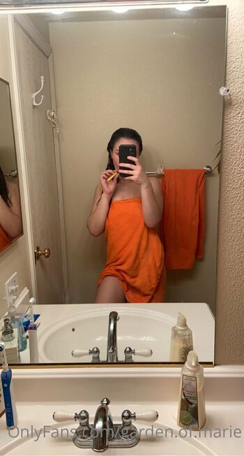 MommyAn / lauramarie11 nude photo #12