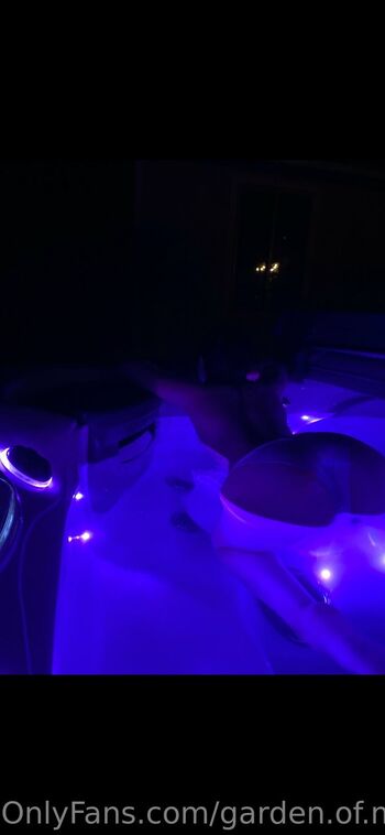 MommyAn / lauramarie11 nude photo #30