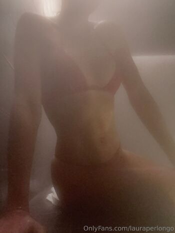 Laura Perlong / lauraperlongo nude photo #7
