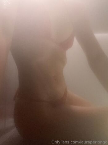 Laura Perlong / lauraperlongo nude photo #8