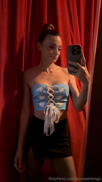 Laura Perlong / lauraperlongo nude photo #9