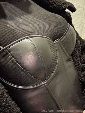 Laura Perlong / lauraperlongo nude photo #21