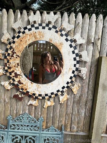 Laura Perlong / lauraperlongo nude photo #32