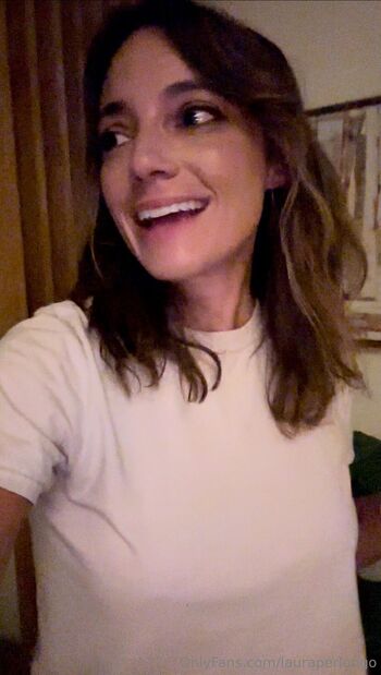 Laura Perlong / lauraperlongo nude photo #33