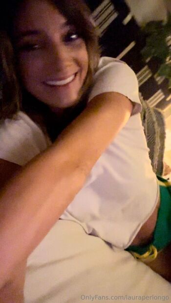 Laura Perlong / lauraperlongo nude photo #36