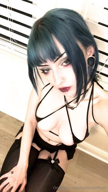 blue / lavxndxrthixf nude photo #22