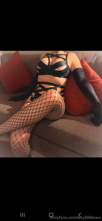 Goddess Stephanie Pin / lazy666town nude photo #1