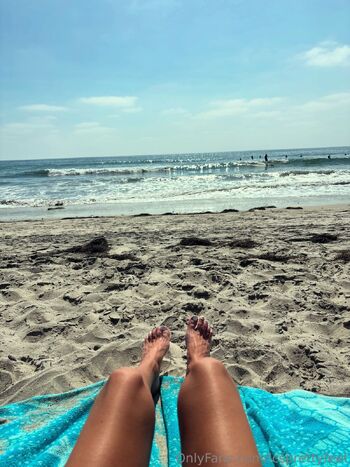 Lindsa / lcsprettyfeet nude photo #1