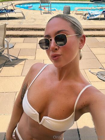 Lindsa / lcsprettyfeet nude photo #9