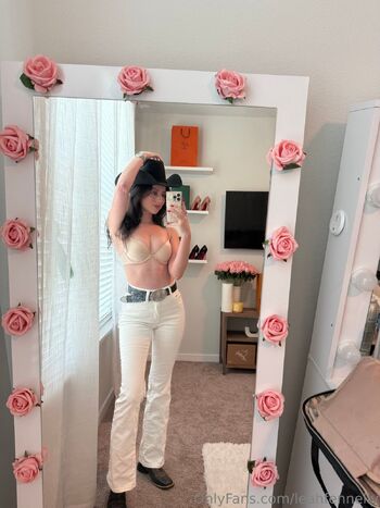 Leah Fennell / leahfennelly nude photo #27