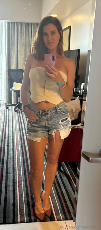 LEAH LAYZ - FREE ACCOUN / leahlayz / lovelyleahxxx nude photo #2