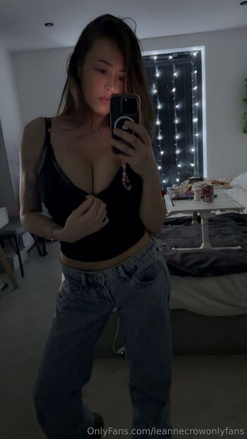 Leanne Cro / leannecrowonlyfans nude photo #9