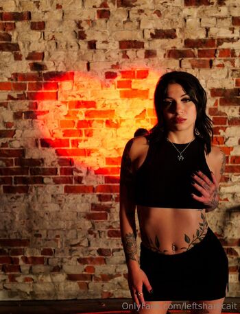 Caitlyn / leftsharkcait nude photo #8